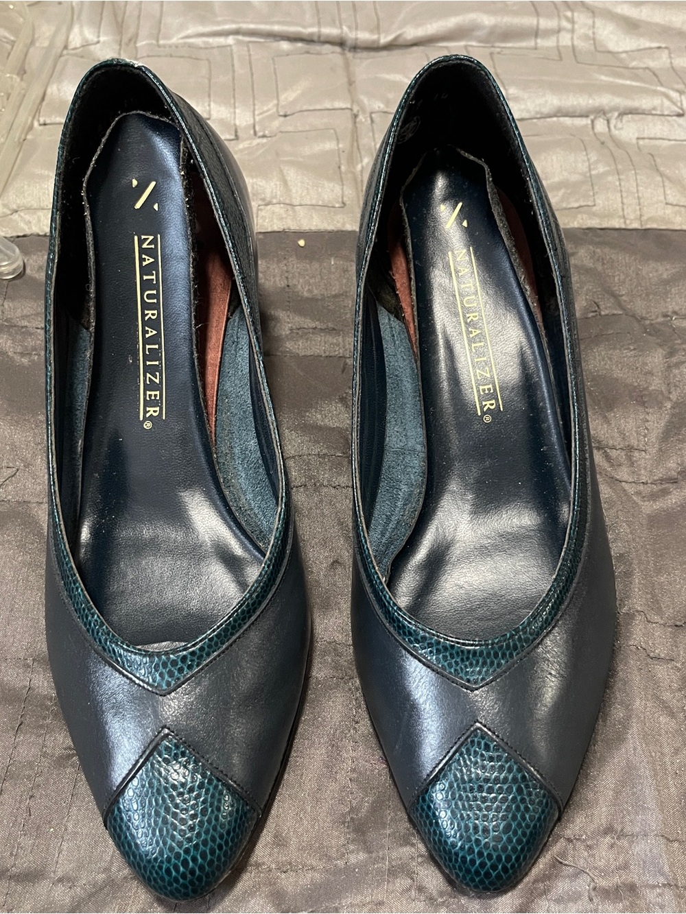 Naturalizer Teal and Black Leather Pointed Toe Heels